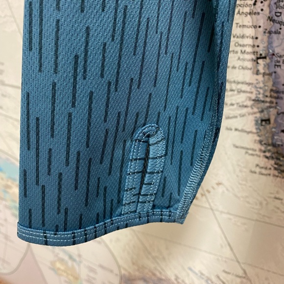 Howler Bros. Loggerhead Hoodie  Size S  100% polyester - Picture 4 of 6